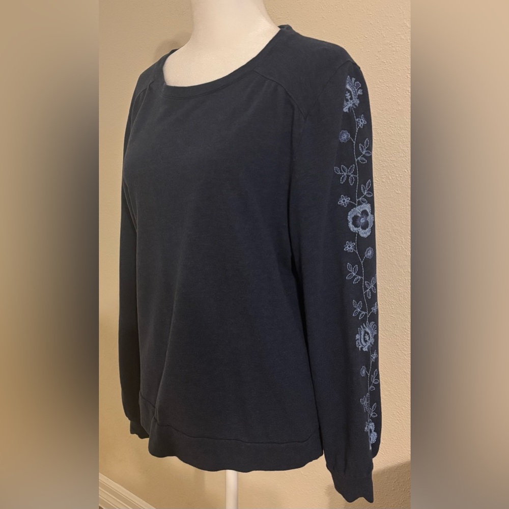 Chico’s Blue Top and Jogger Floral Embroidery Set